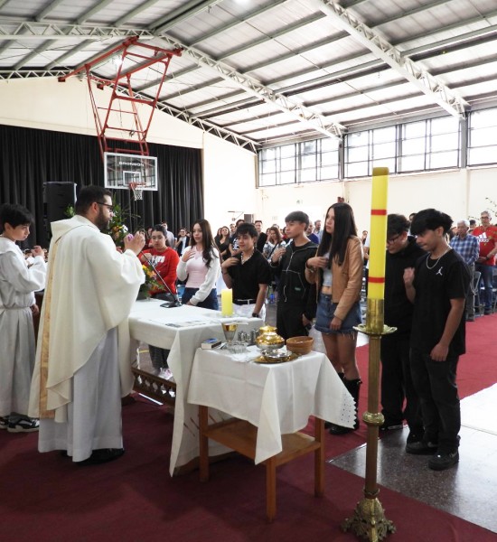 eucaristia-comunitaria-abril